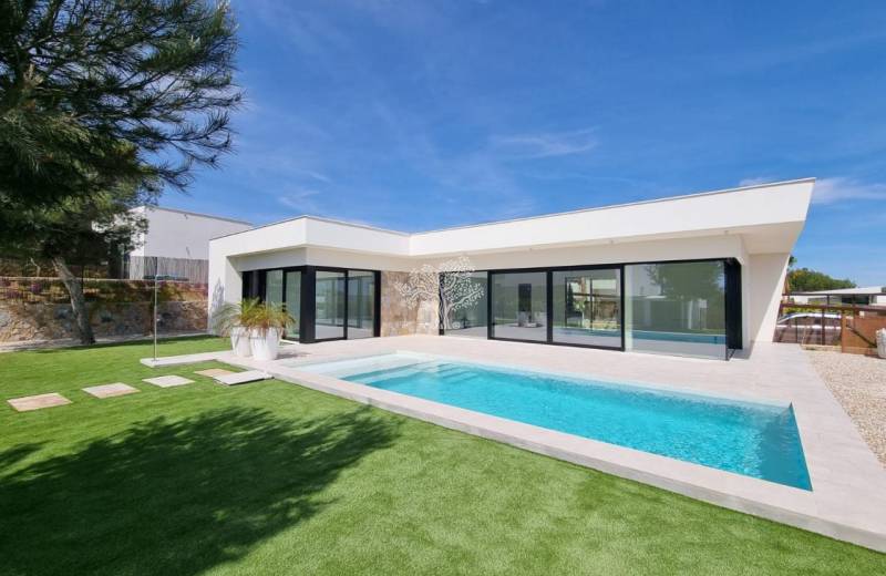 In diesem exklusiven Villa zum Verkauf in Las Colinas Golf erwartet Sie ein preisgekröntes, nachhaltiges Luxusresort