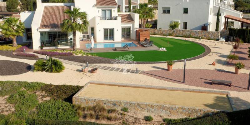 Do you want to move this spring to our villas for sale in Las Colinas Golf?