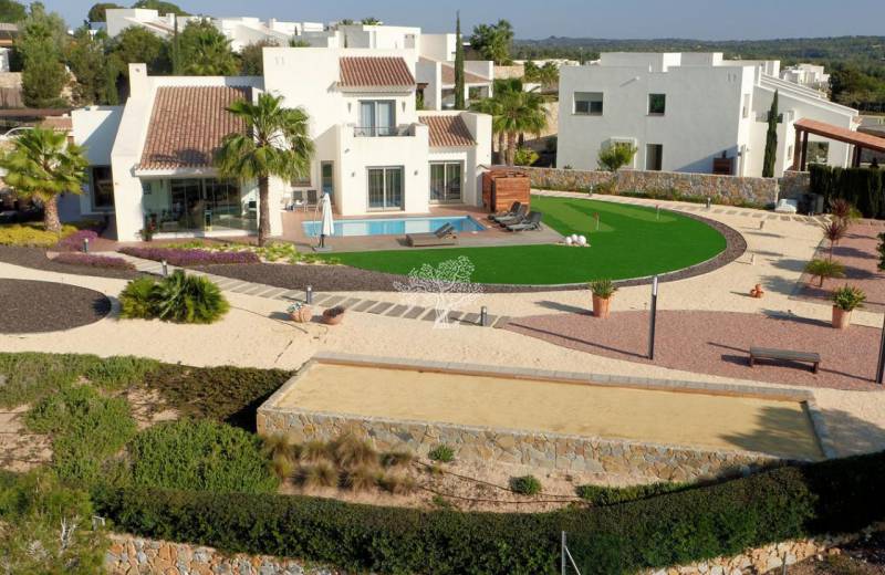 Voulez-vous déménager ce printemps dans nos villas à vendre à Las Colinas Golf ?