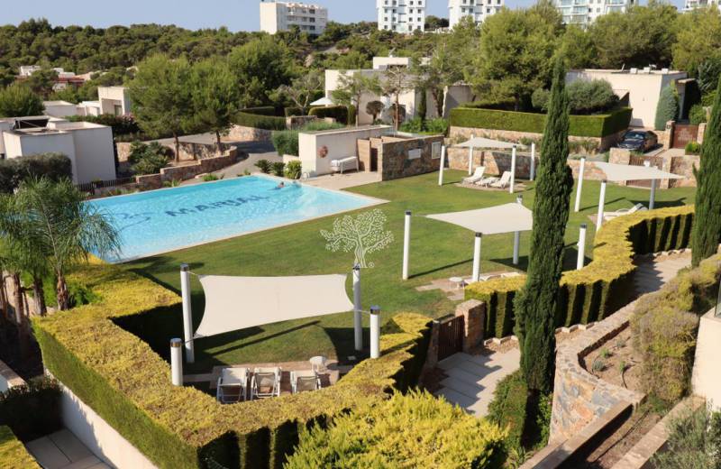 Dit prachtige appartement te koop in Las Colinas Golf met uitzicht op zee kan nu van u zijn