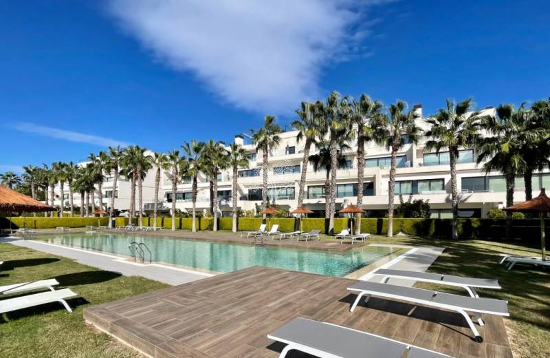 Buy a key ready property in the best resort on the Costa Blanca: Multiple options of Apartments in Las Colinas Golf