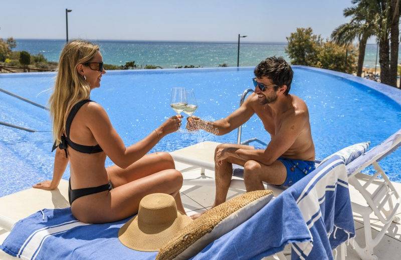 L'été à Wow Beach : luxe et exclusivité sur la côte méditerranéenne