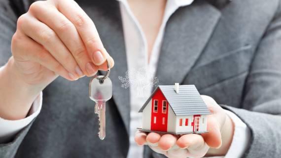 Why is trusting the resort’s official agency the best option when buying a property in Las Colinas Golf?